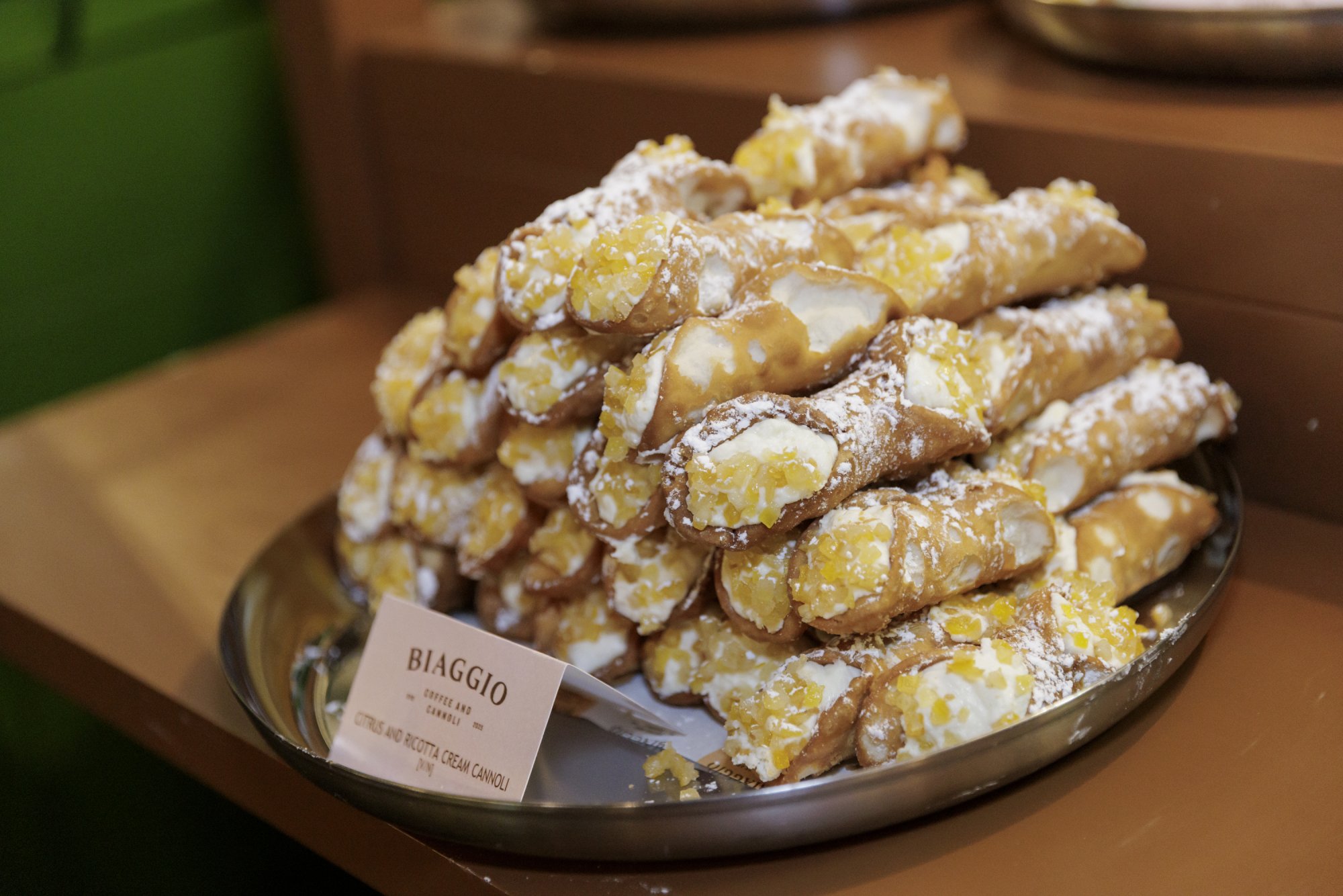 A plate of delicious Italian cannoli