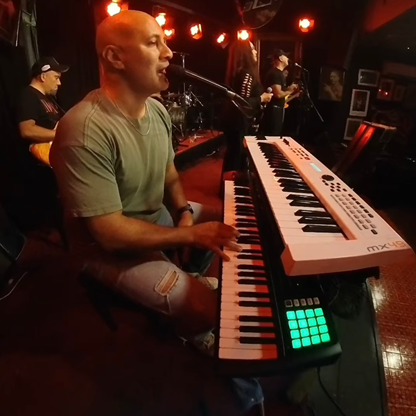 Rob Edwards Music performing live